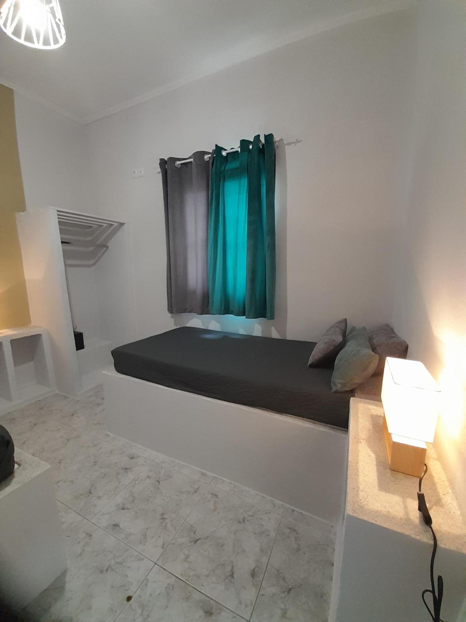 Overhill Apartments Adamas Extérieur photo